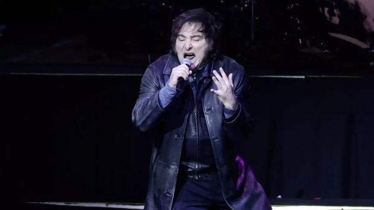 Milei, "rockstar" en crisis: Show en el Movistar Arena para eclipsar el escándalo Espert y Fred Machado